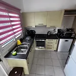 Kibris, De Denize Sifir Apartment